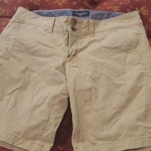 Size 6 ladies American Eagle Khaki Bermuda shorts
